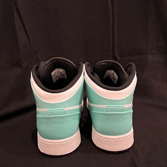 Jordan 1 Mid Tropical Twist Igloo sz 7 youth/8.5 women - Picture 3 of 3